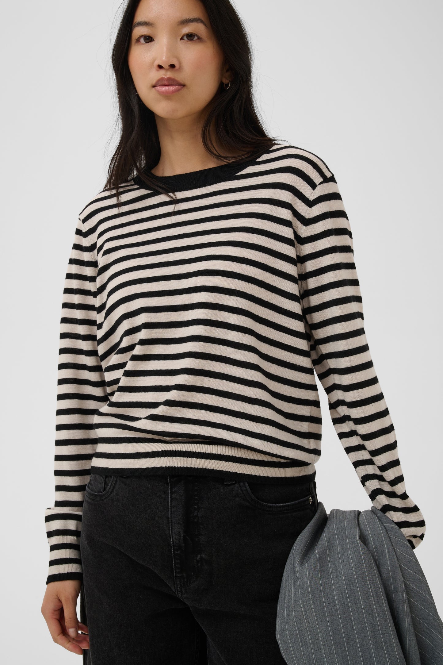 YONA CREW NECK SWEATER