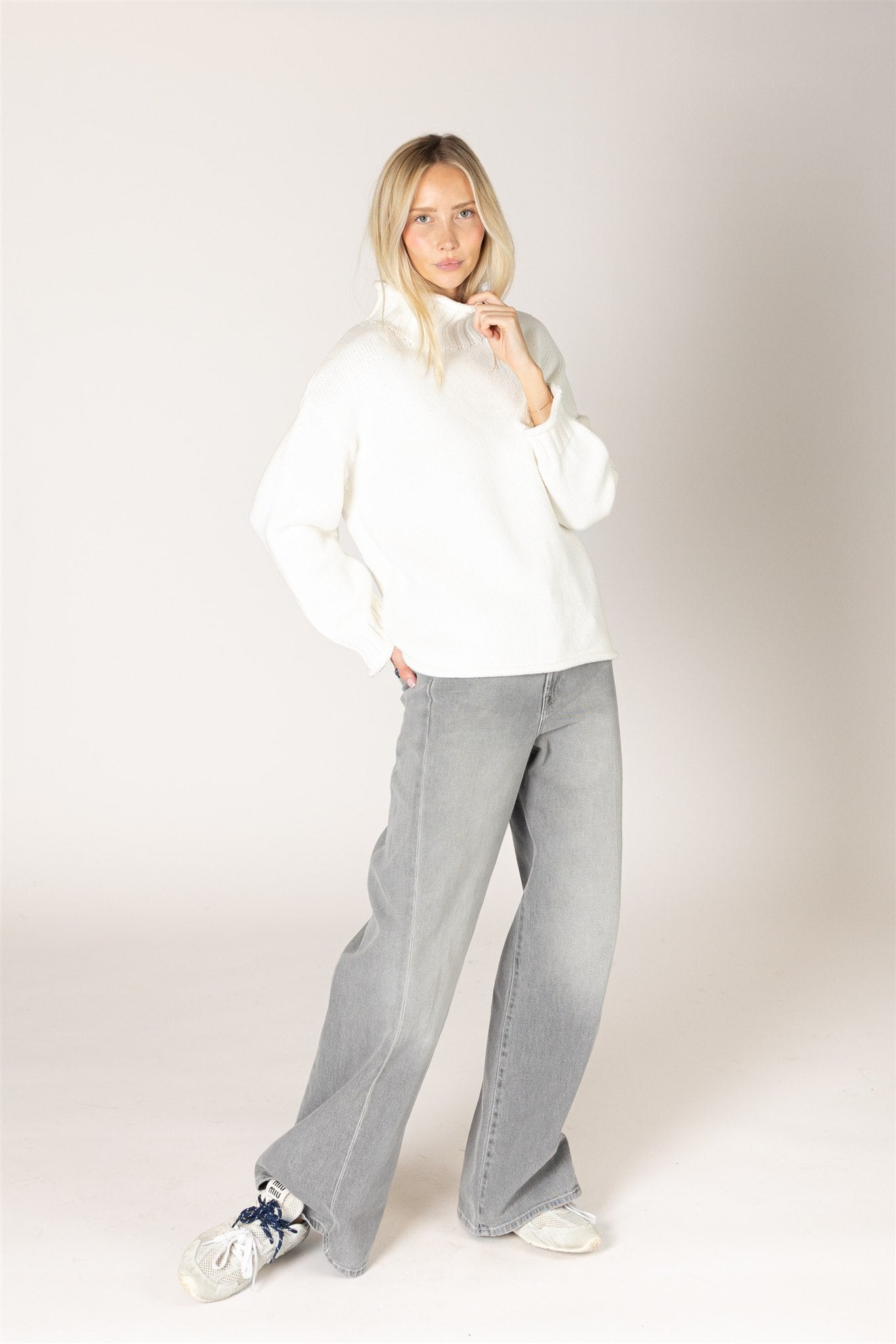 DOLLY SWEATER
