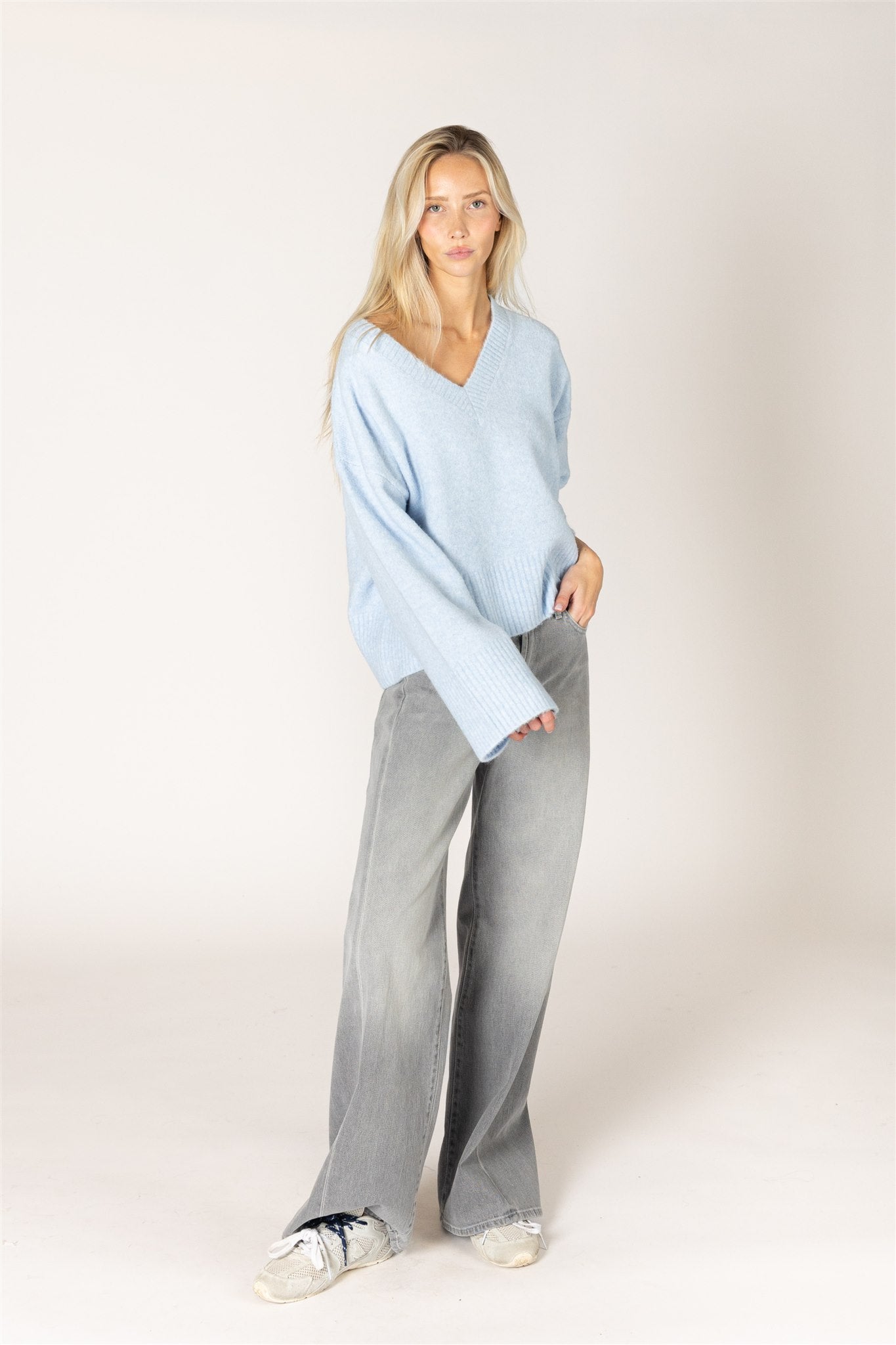 ETTA V-NECK SWEATER
