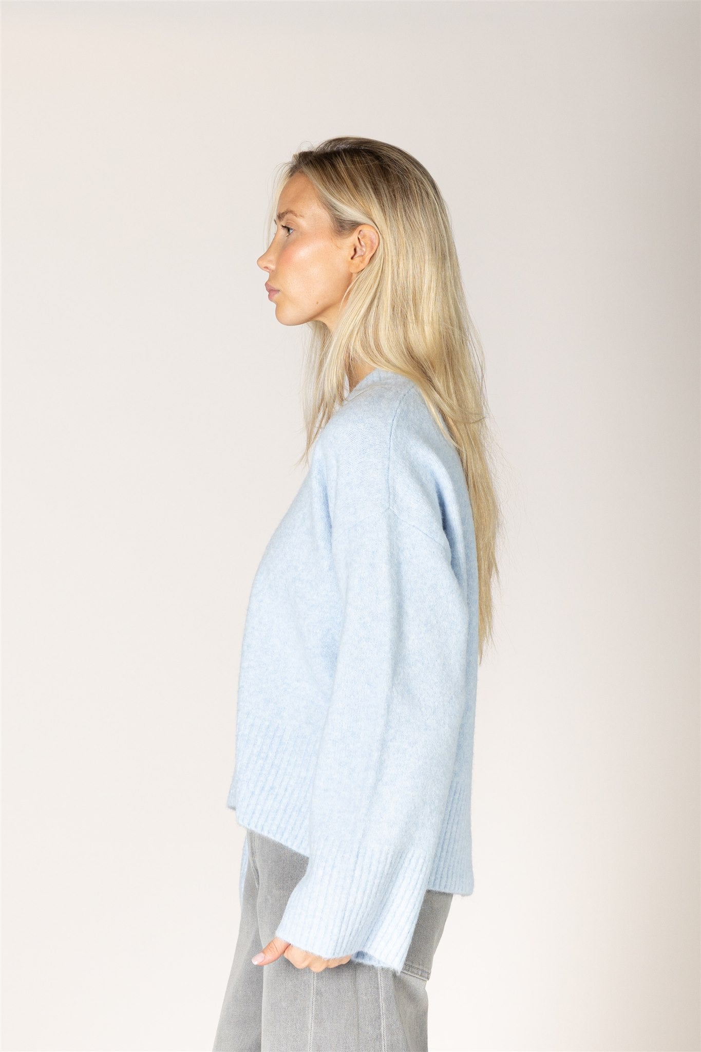 ETTA V-NECK SWEATER