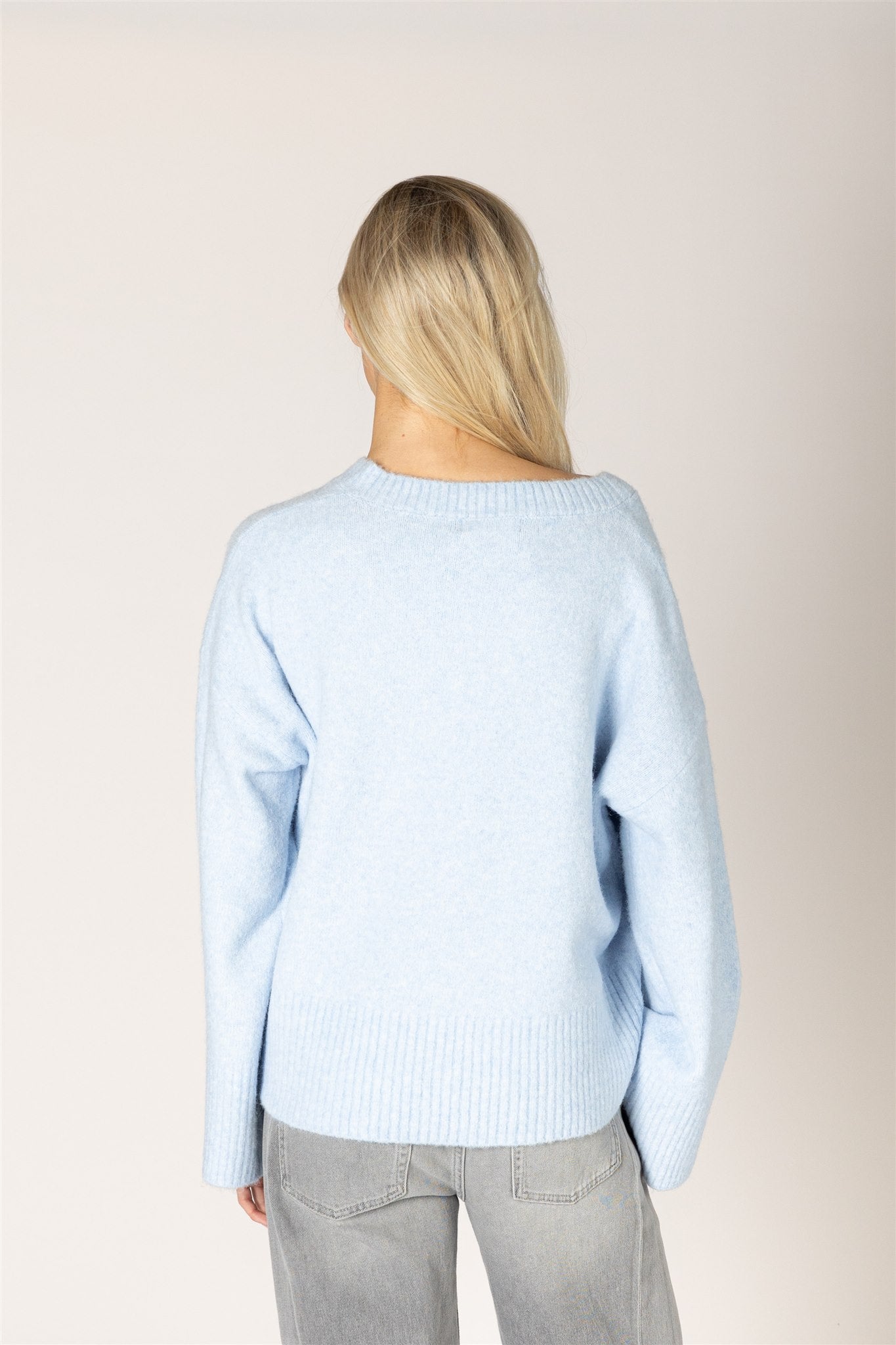 ETTA V-NECK SWEATER