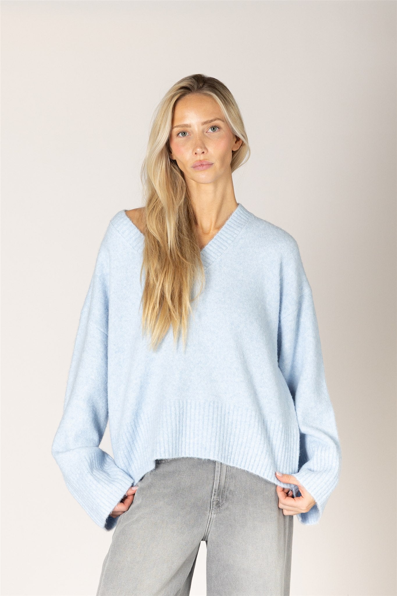ETTA V-NECK SWEATER