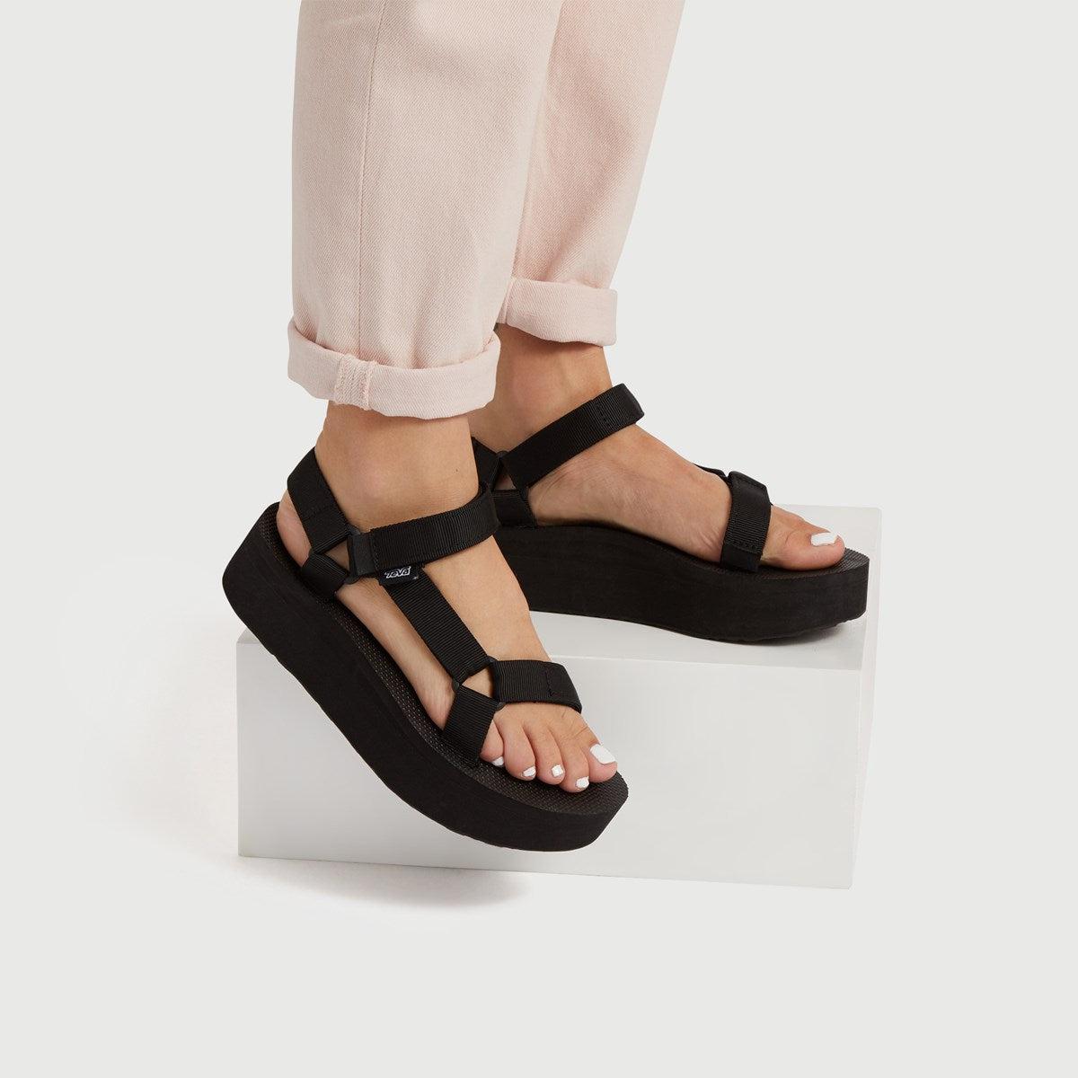 Teva flatform universal hot sale teva flatform sandals