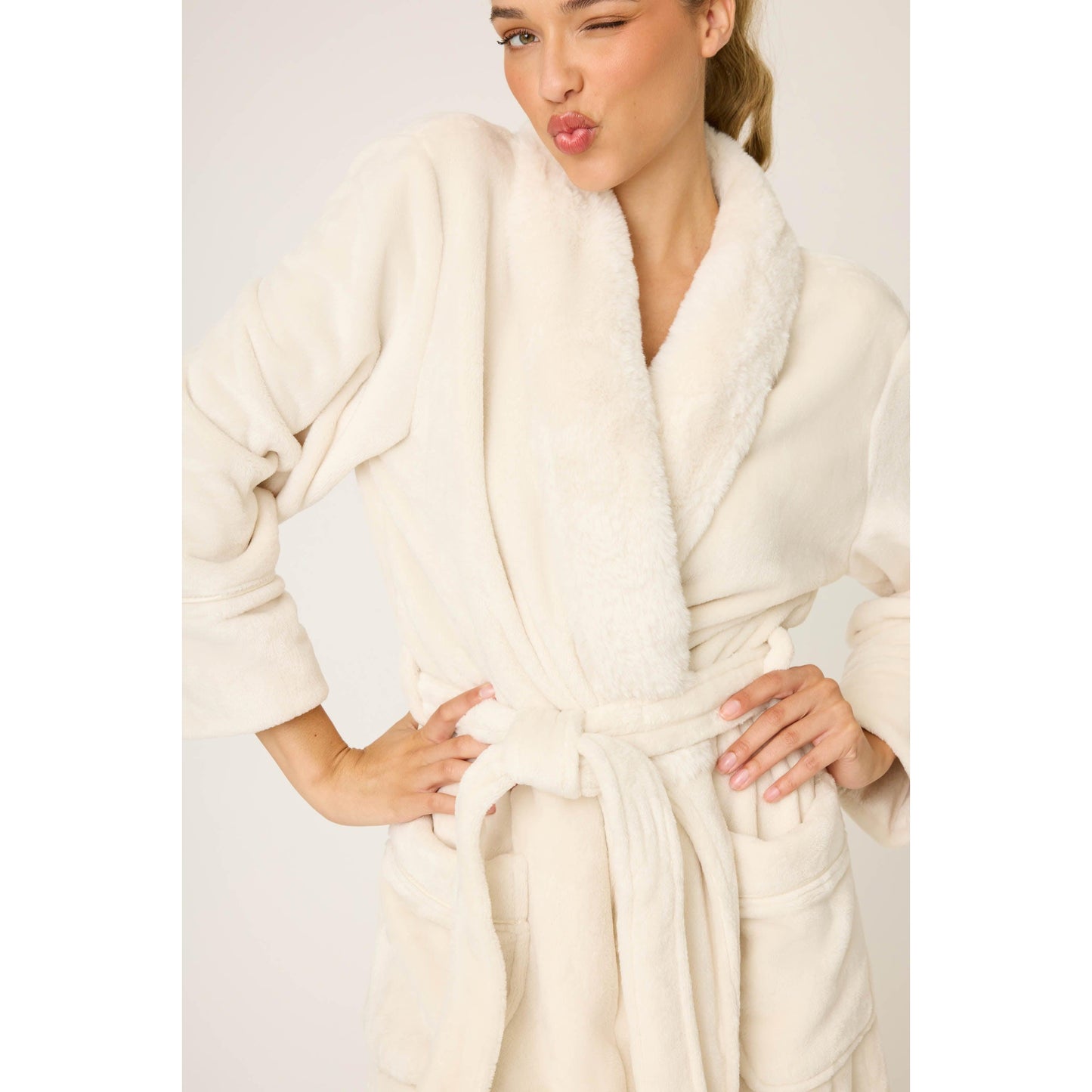 LUXE PLUSH ROBE-LADIES LOUNGE & SLEEPWEAR-PJ SALVAGE-JB Evans Fashions & Footwear