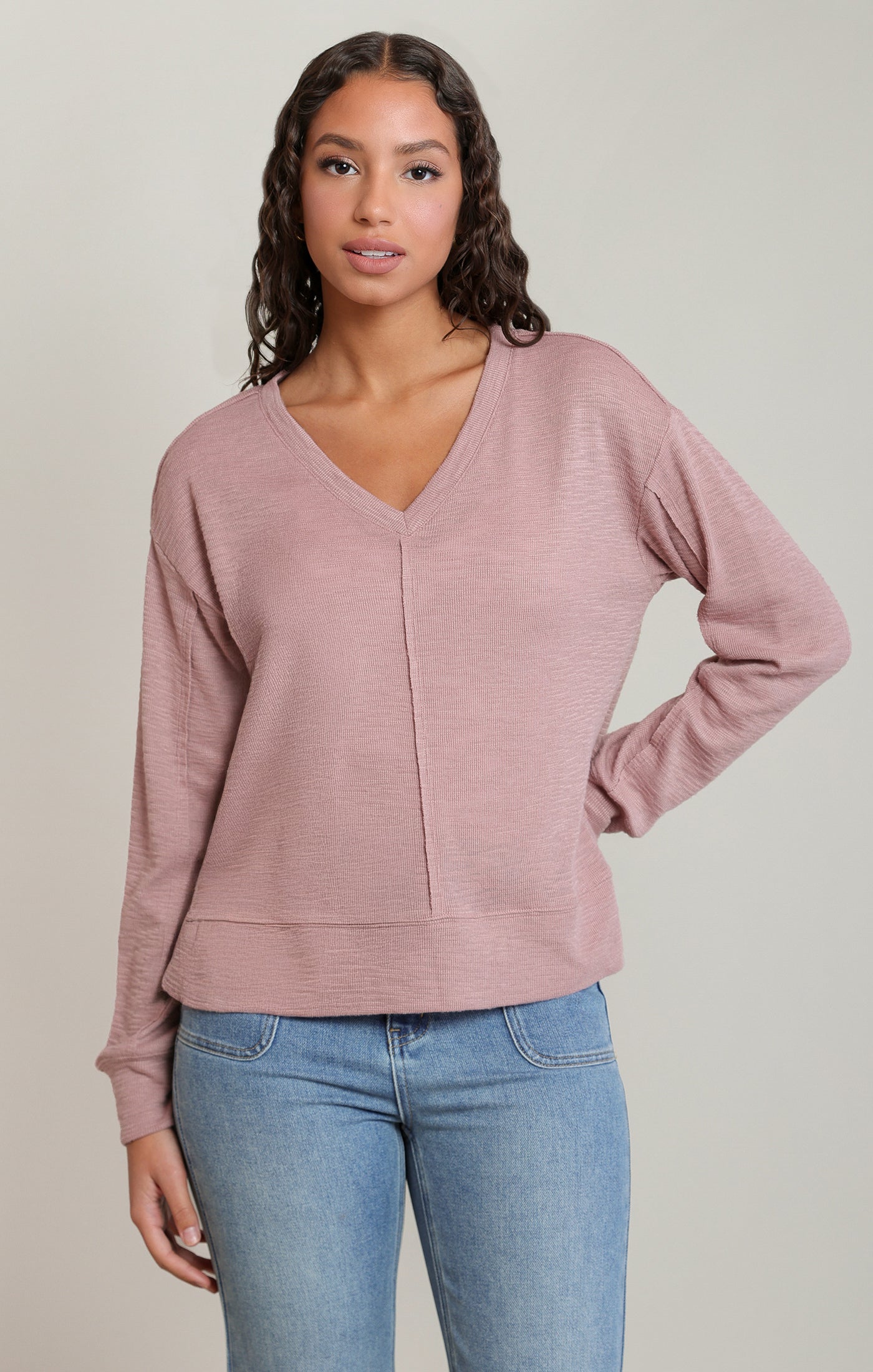 V-NECK TOP