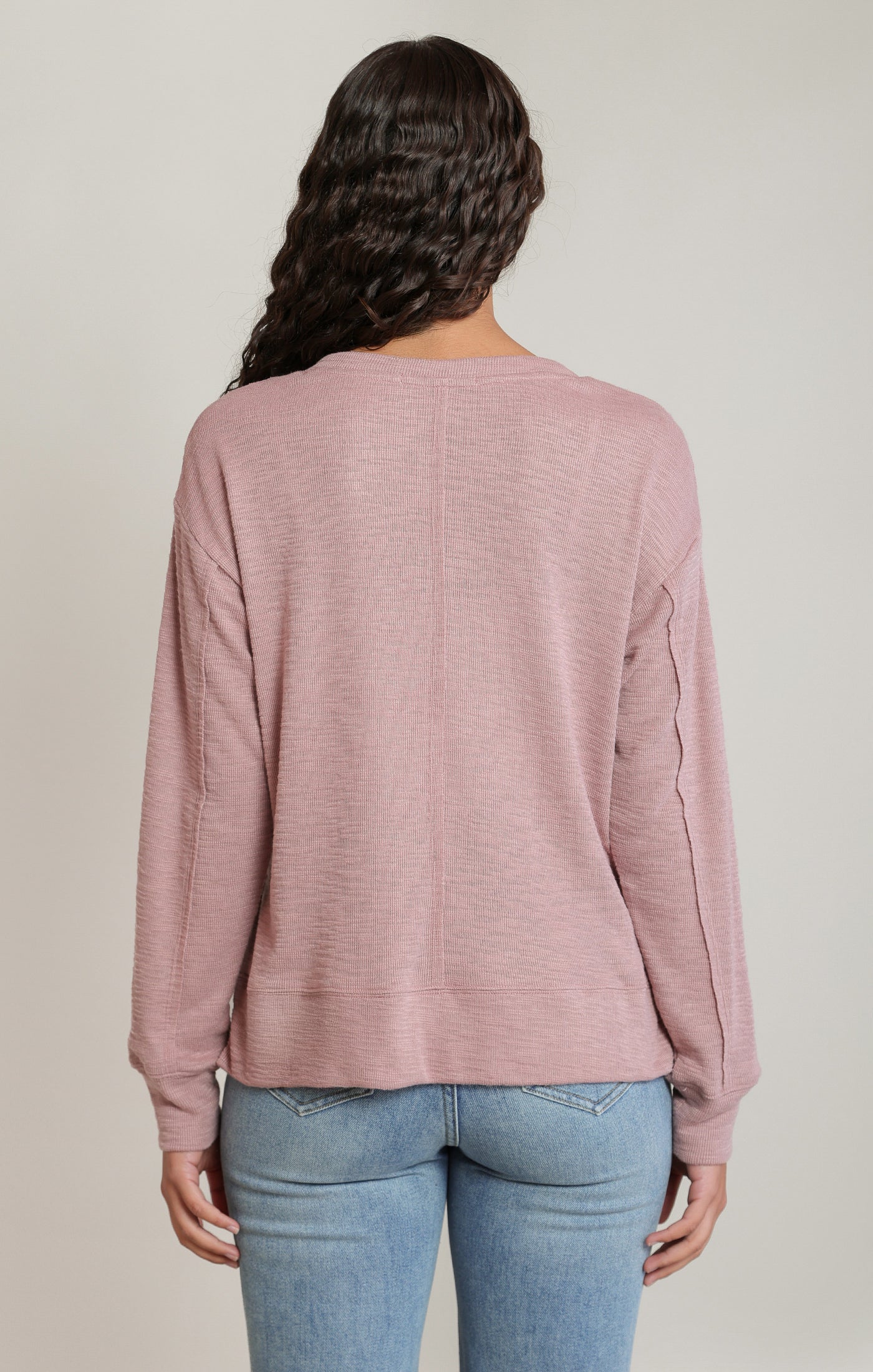 V-NECK TOP