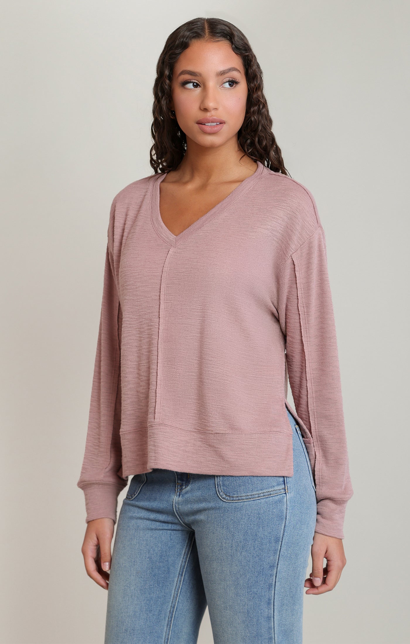 V-NECK TOP
